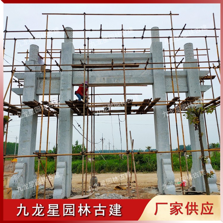 進(jìn)村石牌坊圖片